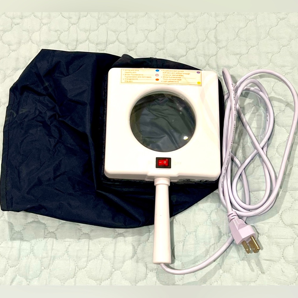 New w/o Box Woods Lamp for Estheticians Skin Care UV Light checks Skin Damage
